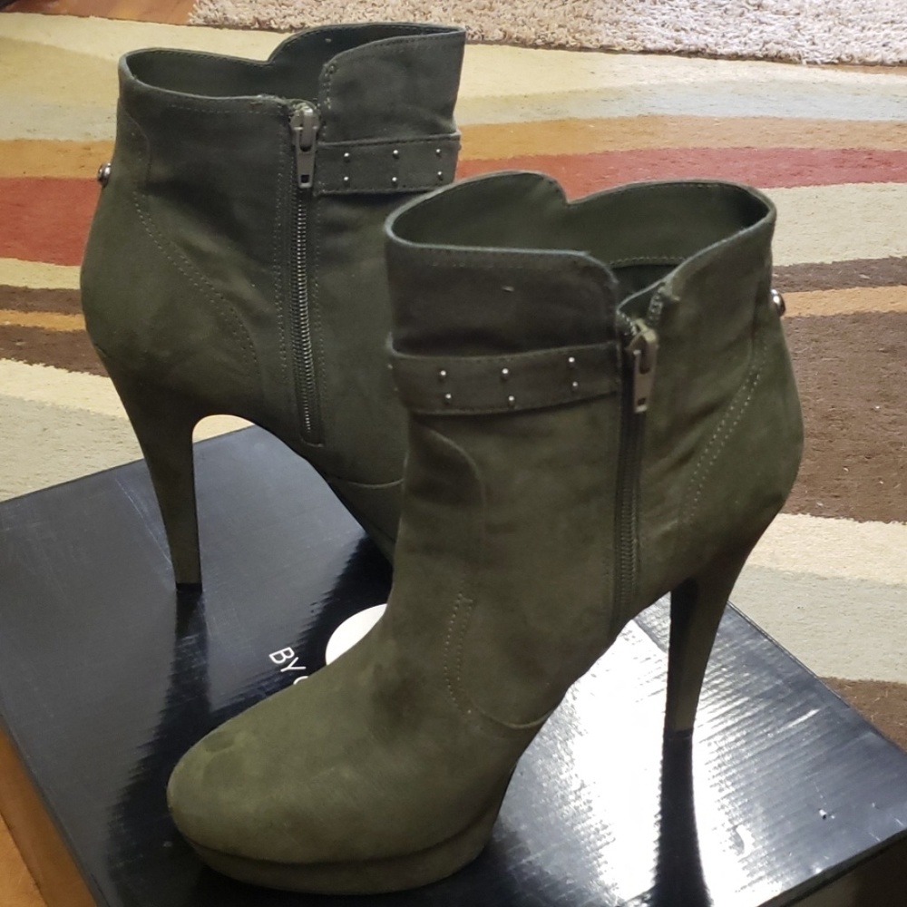 Size 10 G by Guess Dalli Booties